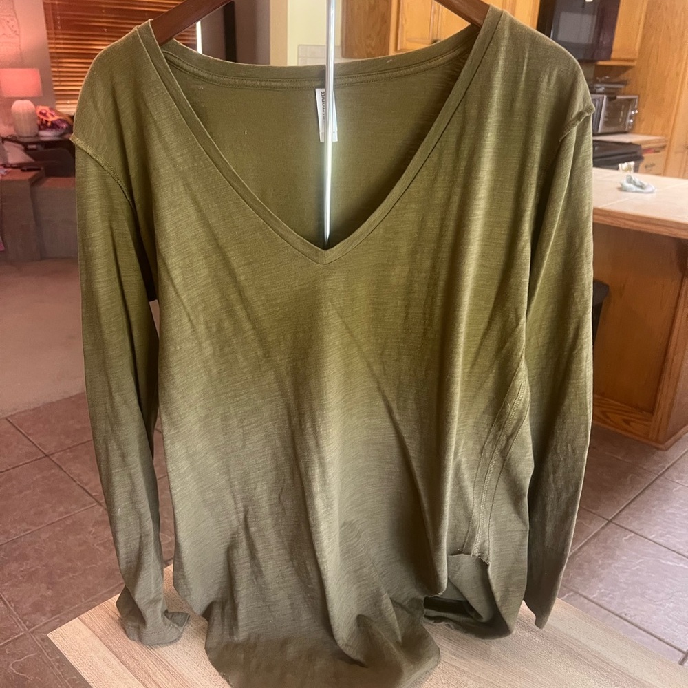 Pebby Forevee V neck olive size M